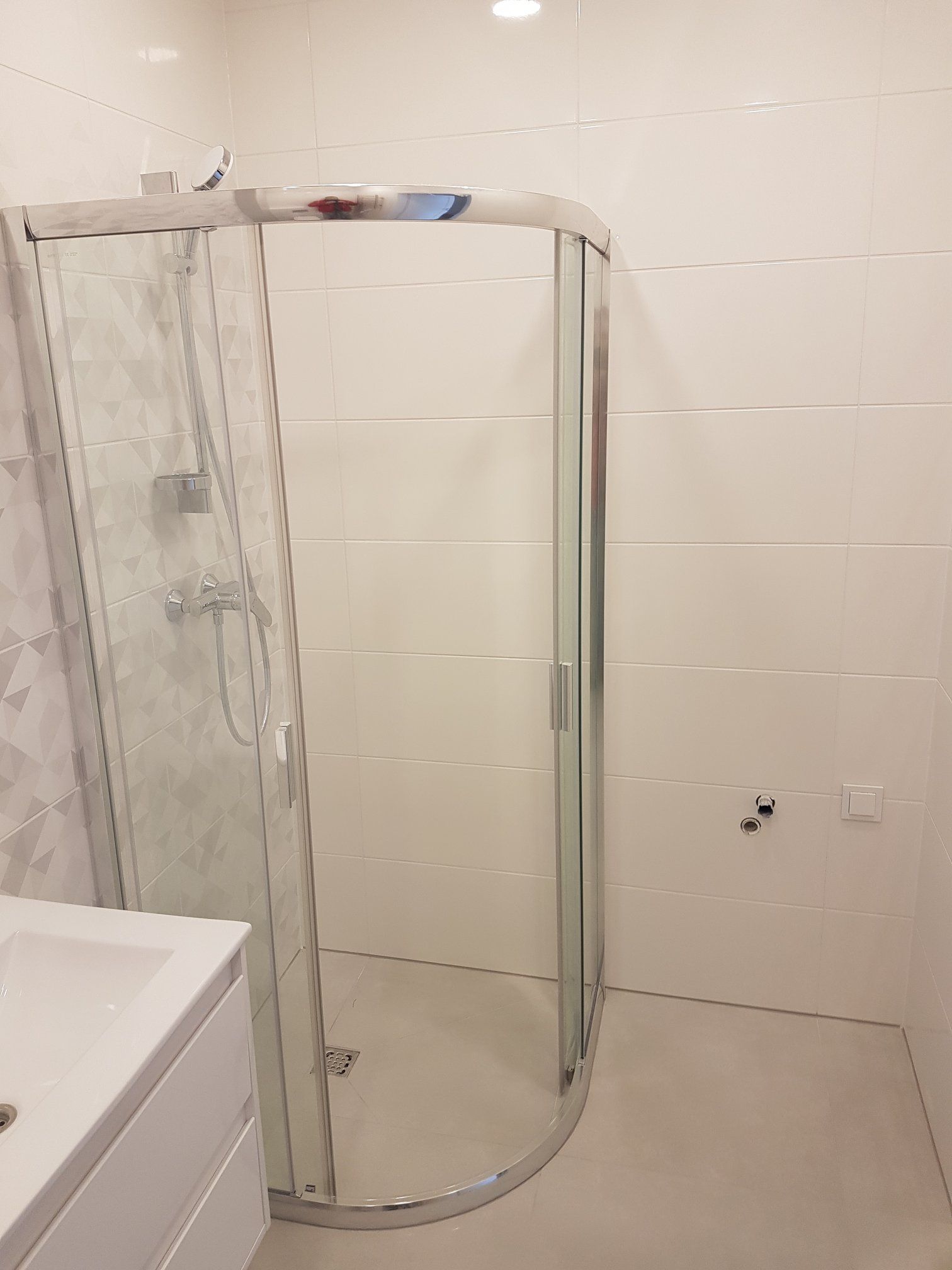 Elektros instaliacijos, santechnikos ir apdailos darbai