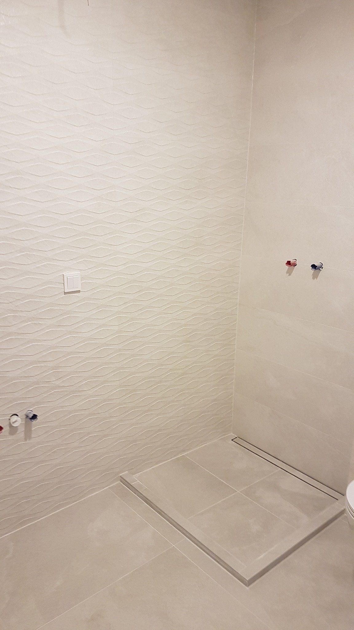 elektros instaliacijos, santechnikos ir apdailos darbai