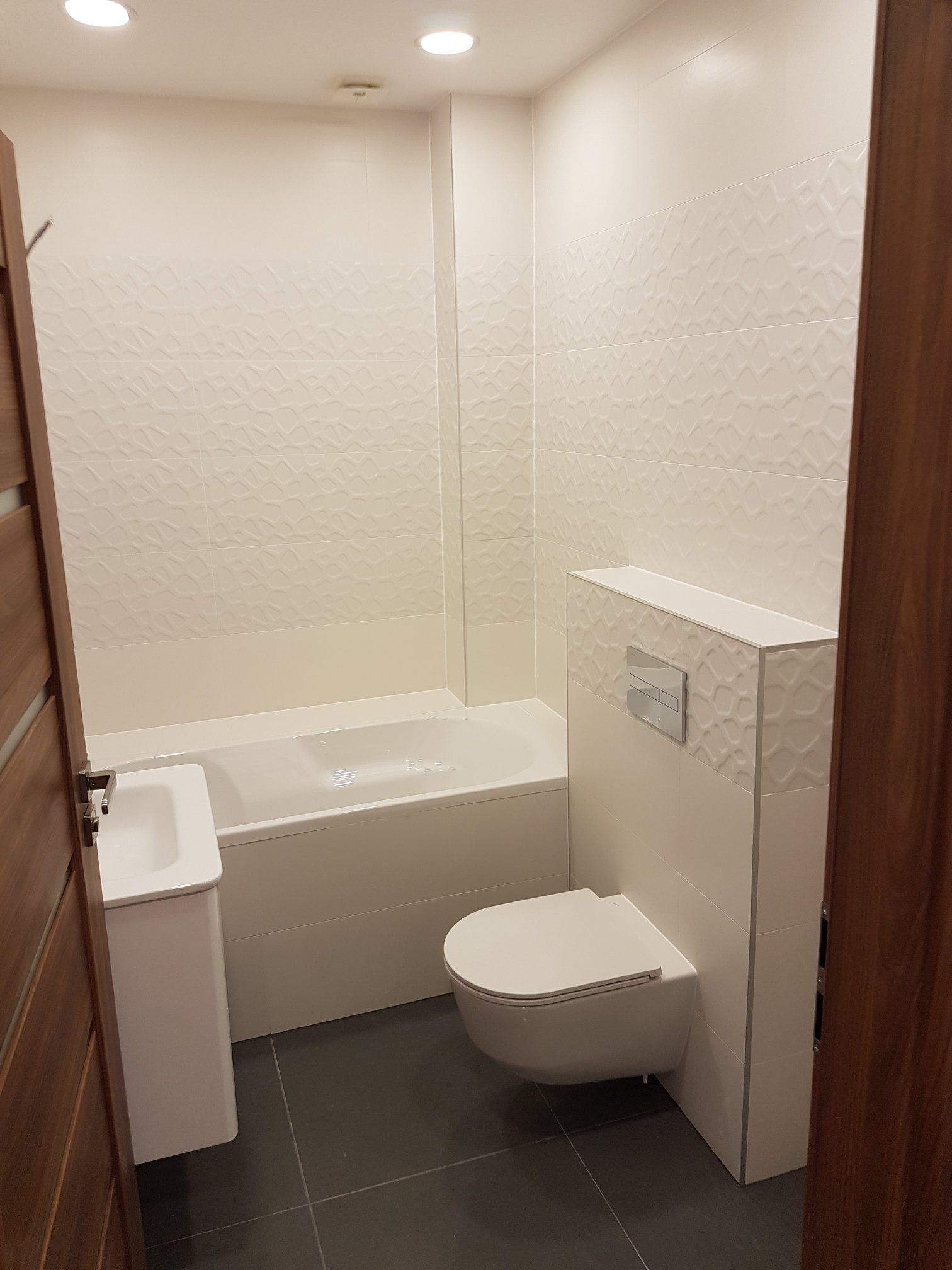 Elektros instaliacijos, santechnikos ir apdailos darbai