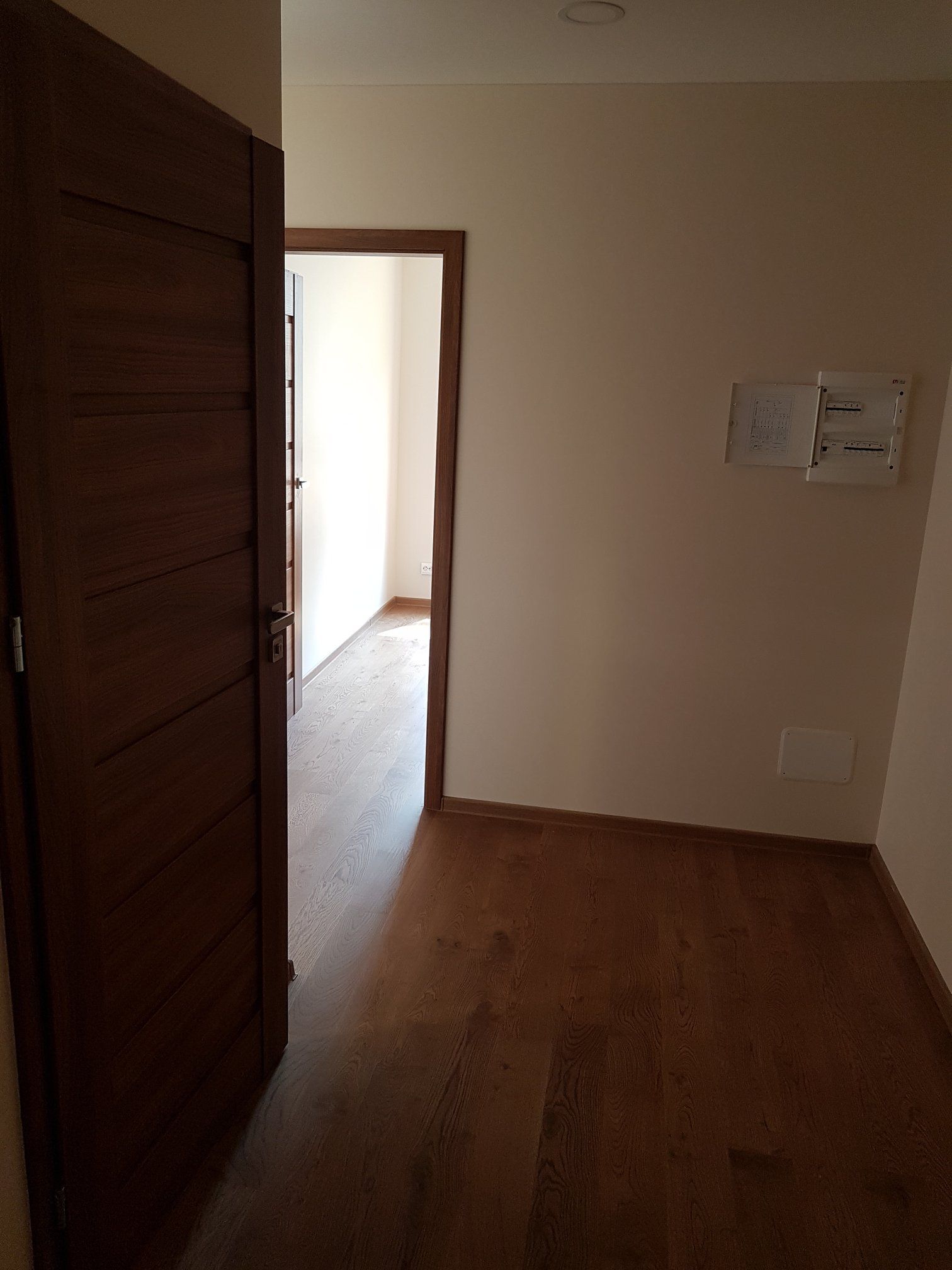 Elektros instaliacijos, santechnikos ir apdailos darbai