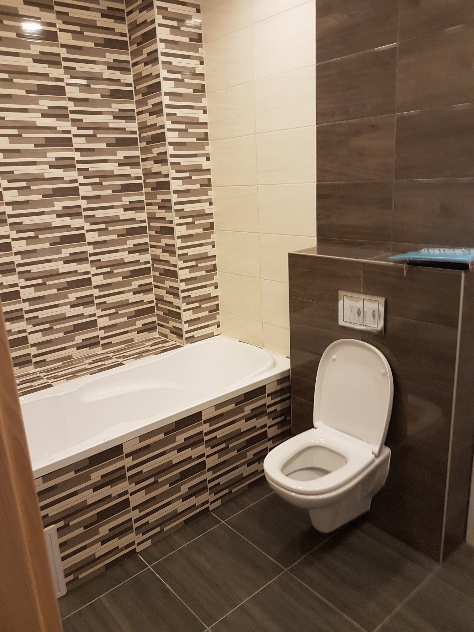 Elektros instaliacijos, santechnikos ir apdailos darbai