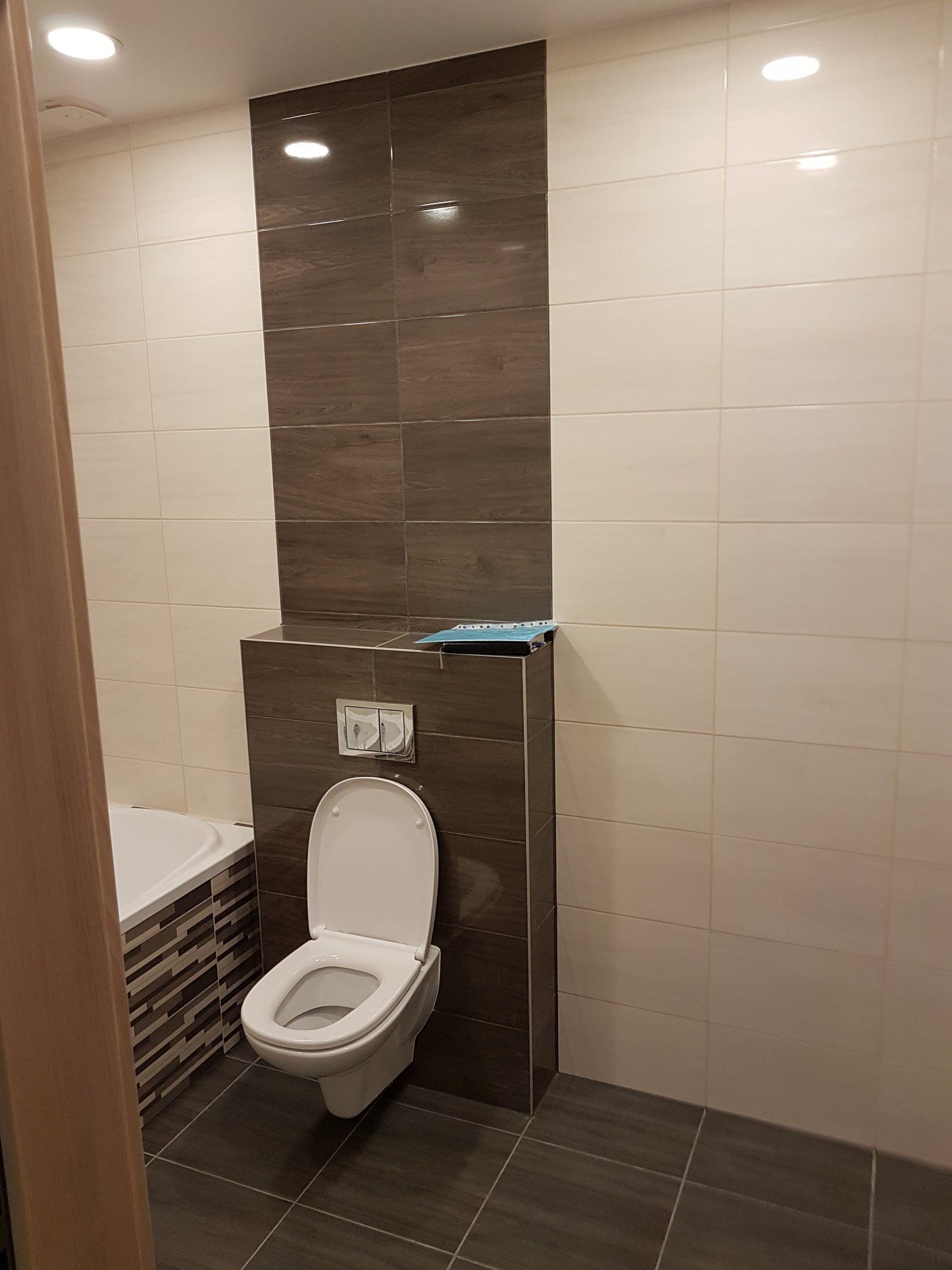 Elektros instaliacijos, santechnikos ir apdailos darbai