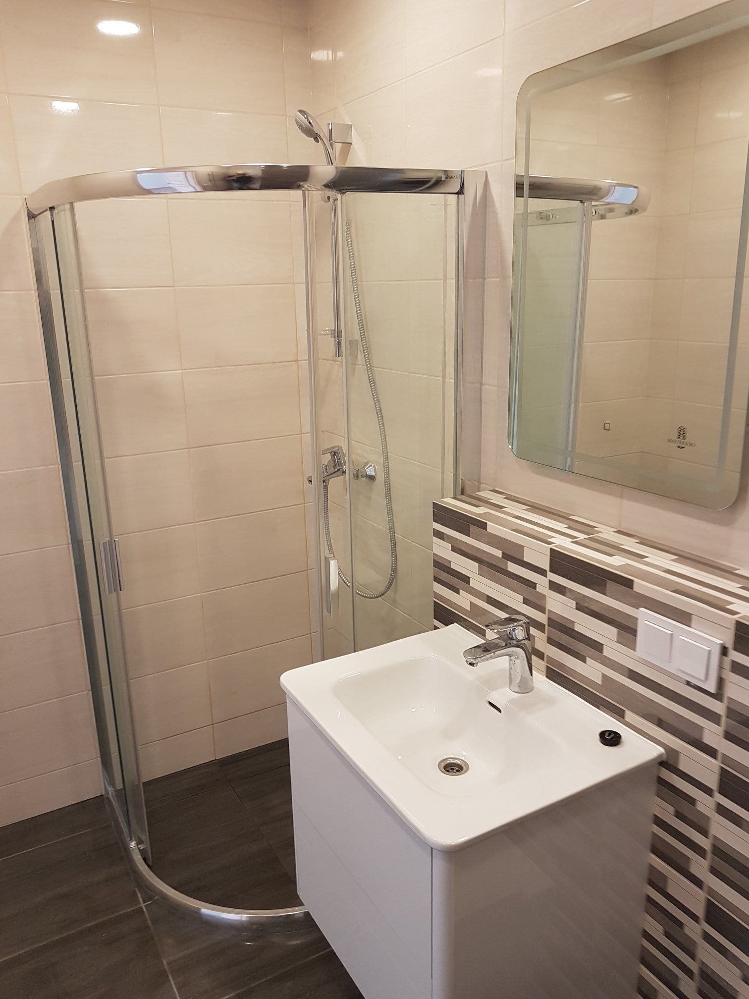 Elektros instaliacijos, santechnikos ir apdailos darbai