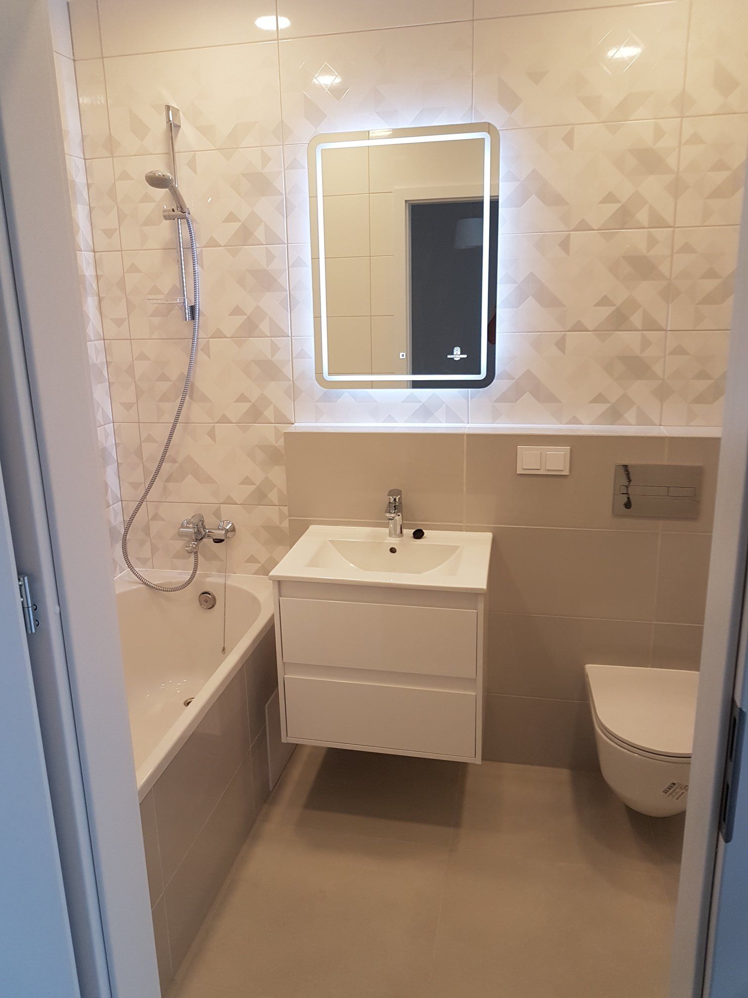 Elektros instaliacijos, santechnikos ir apdailos darba