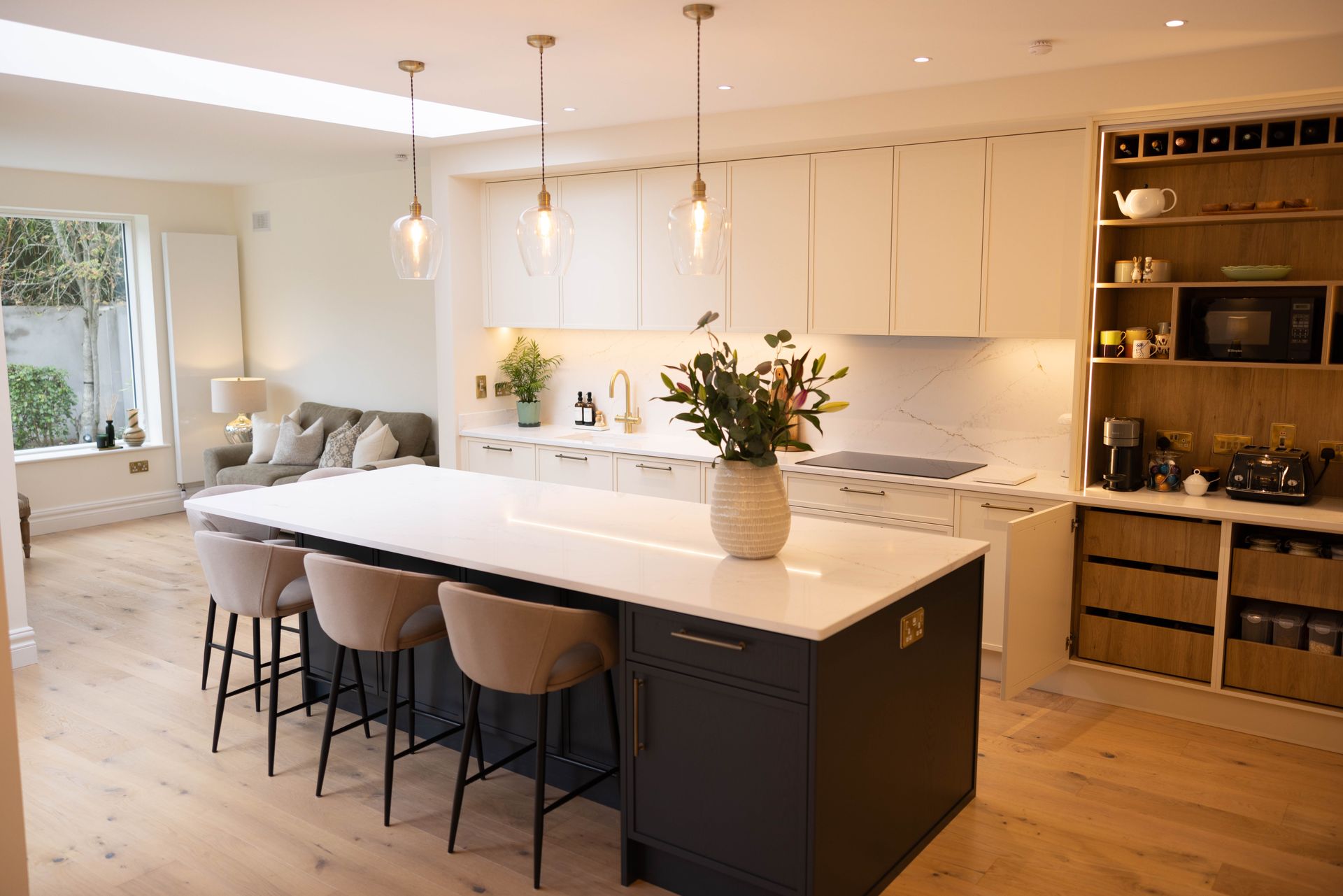 Custom Kitchen Project Island & White - Ambient Lighting - Marble Splashback