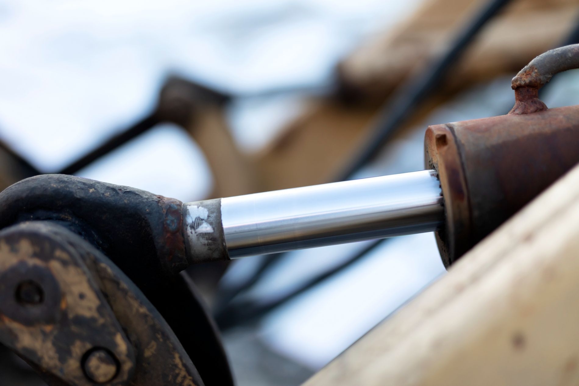 revisione pistoni idraulici per mezzi industriali