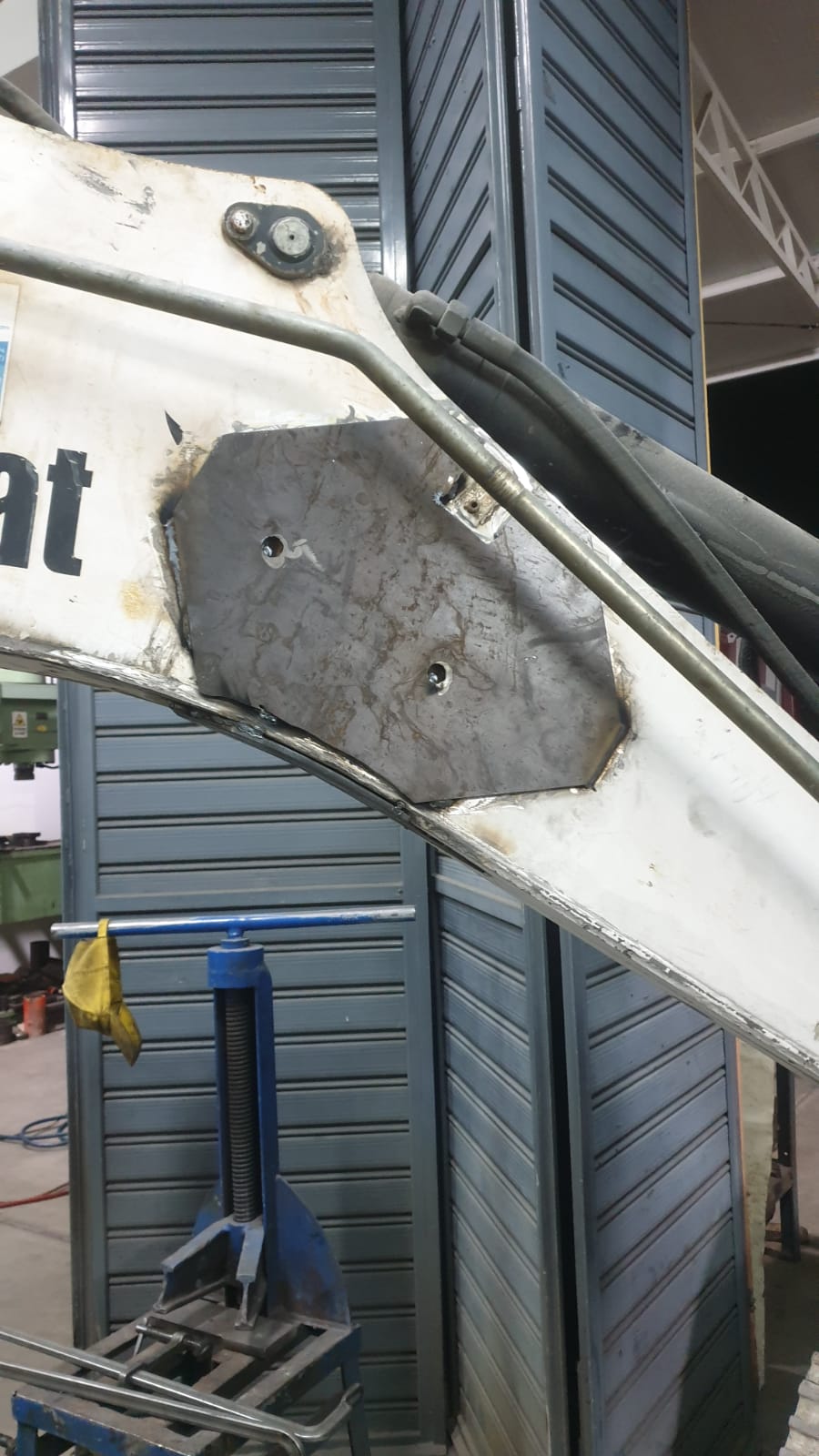 carpenteria per riparazione mezzi industriali