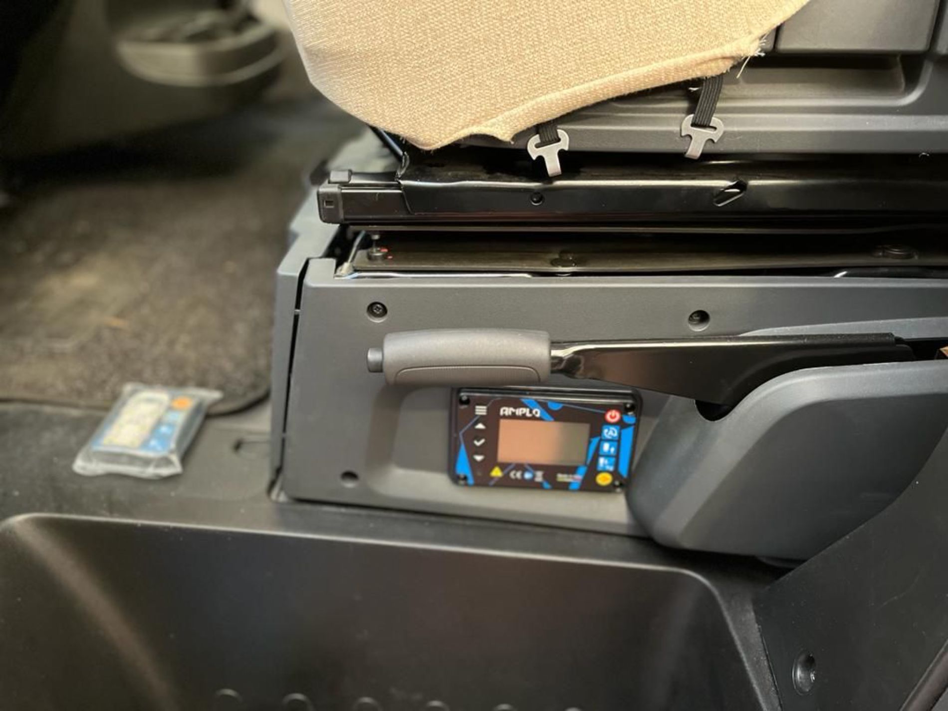 tasto azionamento piedini di stazionamento camper