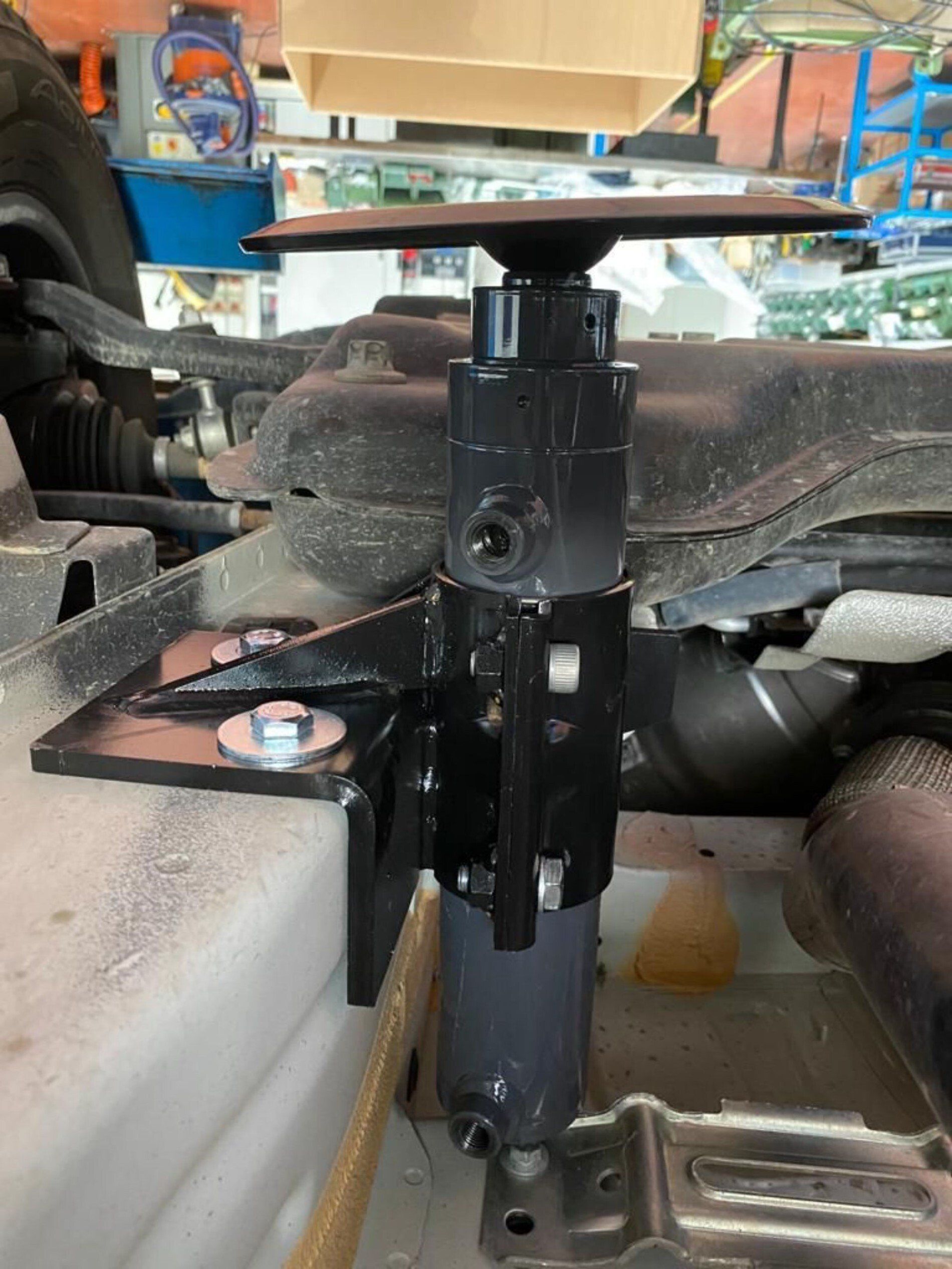 piedini di stazionamento camper in officina