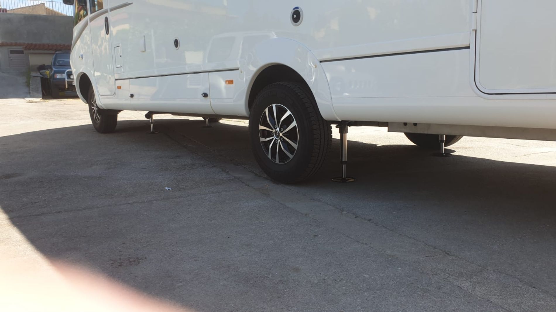 piedini di stazionamento camper in funzione