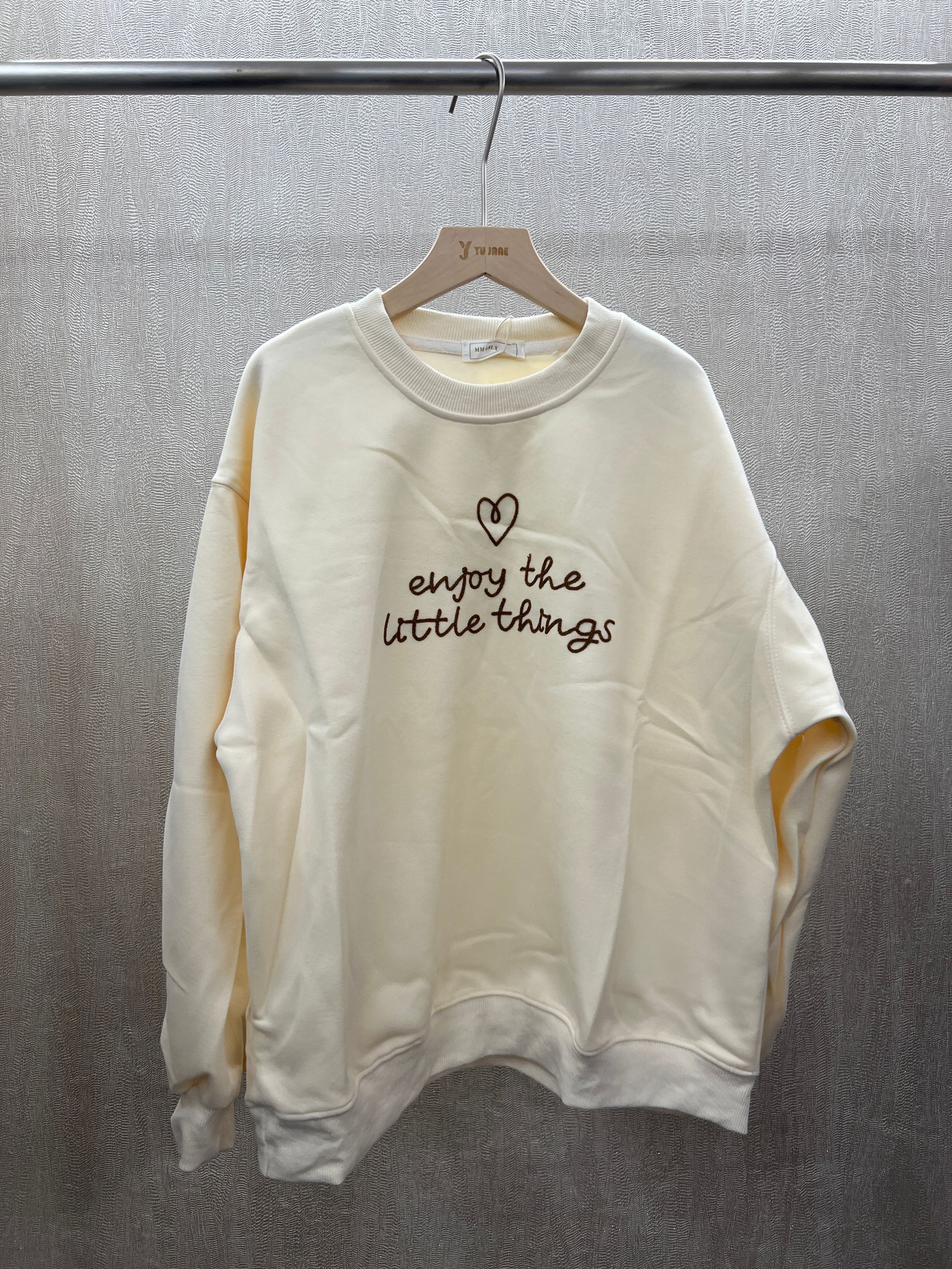 字母愛心內刷毛大學T