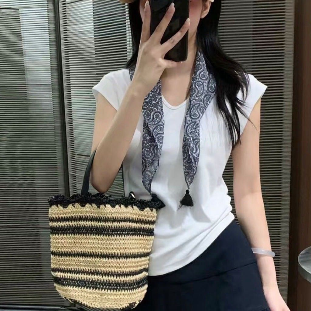 氣質百搭上衣+造型絲巾