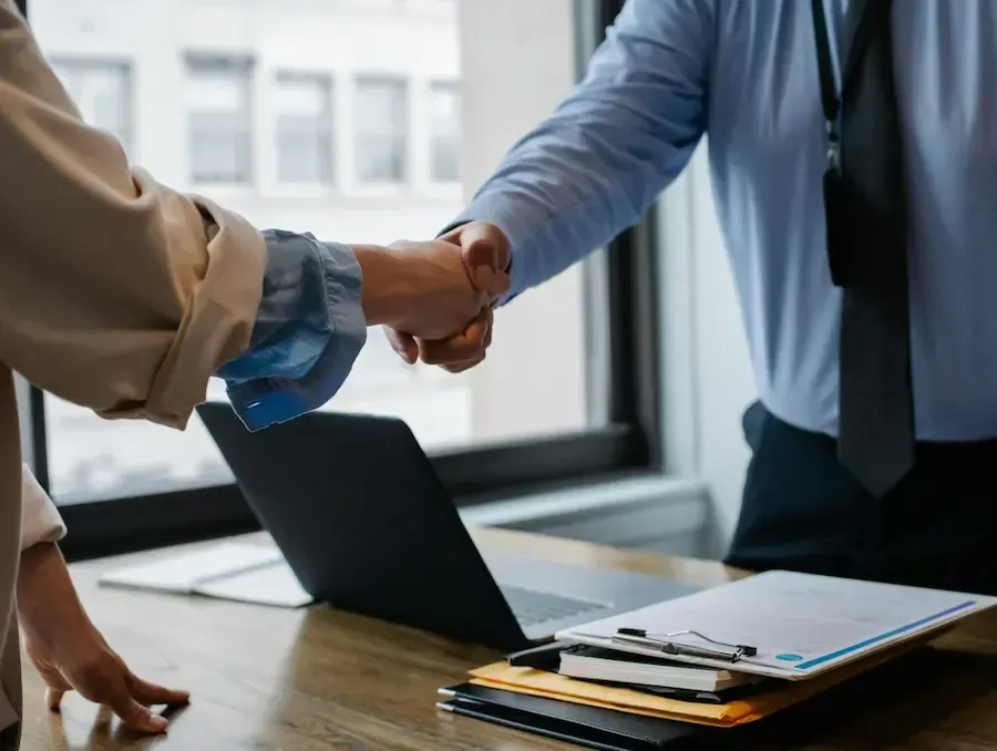 Two men shaking hands for digital marketing services.