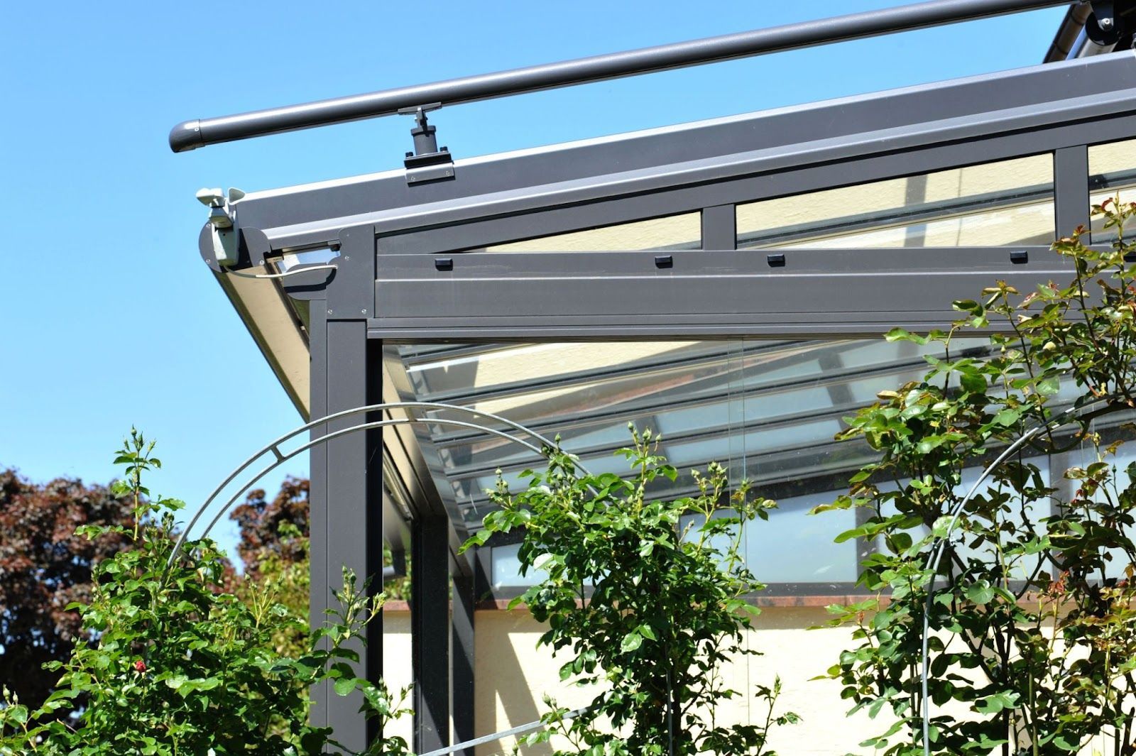 4 Awning Designs That Can Handle Windy Locations