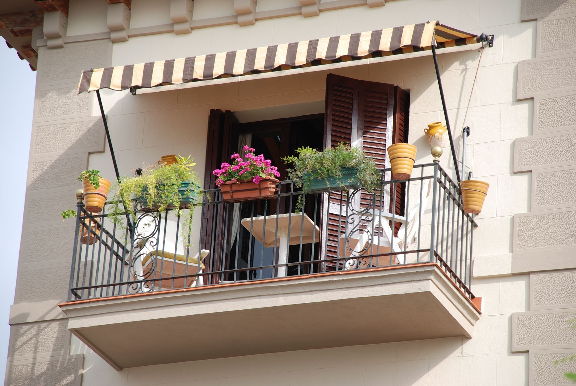 Know Before You Get Balcony Awnings