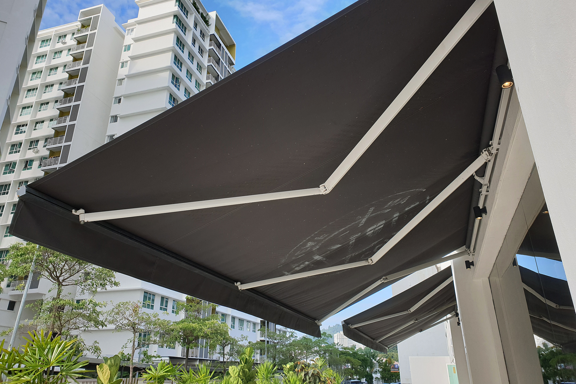 Buying Tips: Outdoor Awnings for Your Business