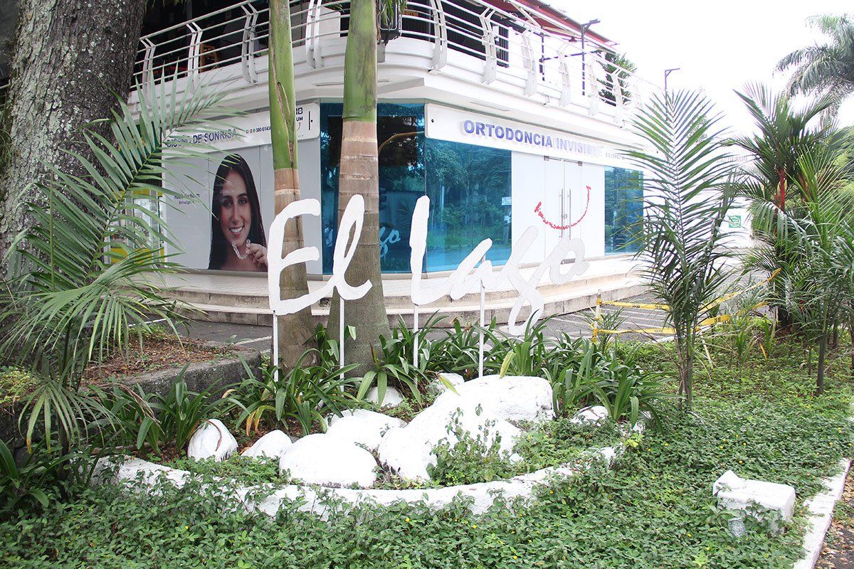 Clínica de Ortodncia Invisible Dr. Habib Barhoum Sede Ciudad Jardín, Centro Comercial El Lago en Cali