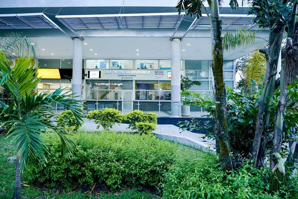 Habib Barhoum Ortodoncia Invisible, Palmeto Plaza en Cali.