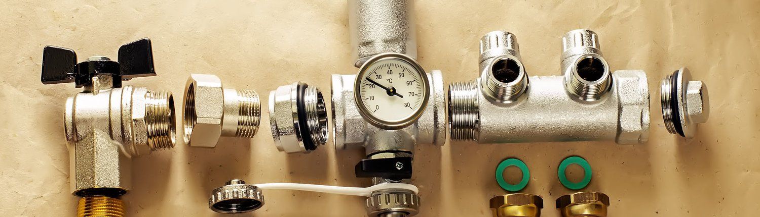 A bunch of pipes and valves are sitting on a table.