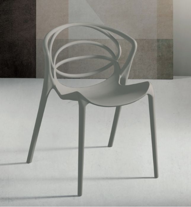 sedia con forma particolare