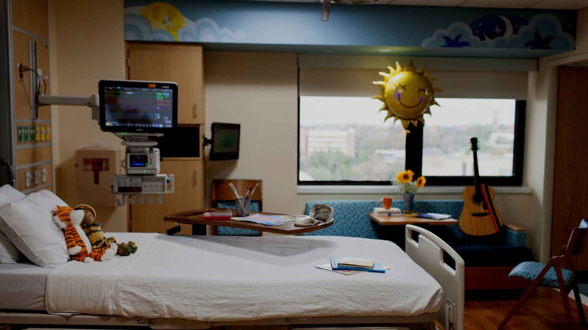 Picture of the inside of a hospital room.
