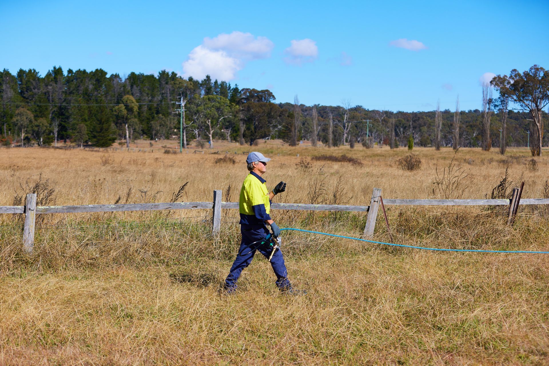 new england weeds worker using universal flow tracker uft