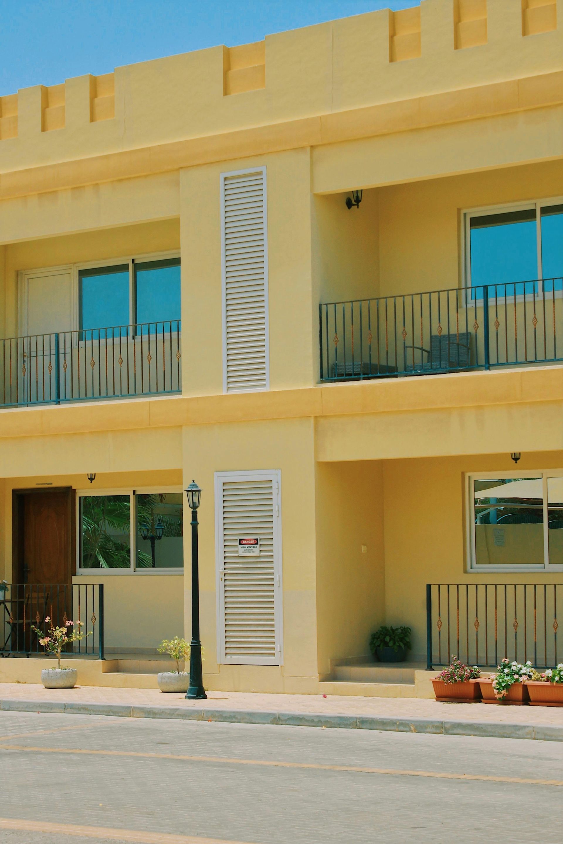 Multi-story commercial building construction completed through comprehensive general contracting project management.