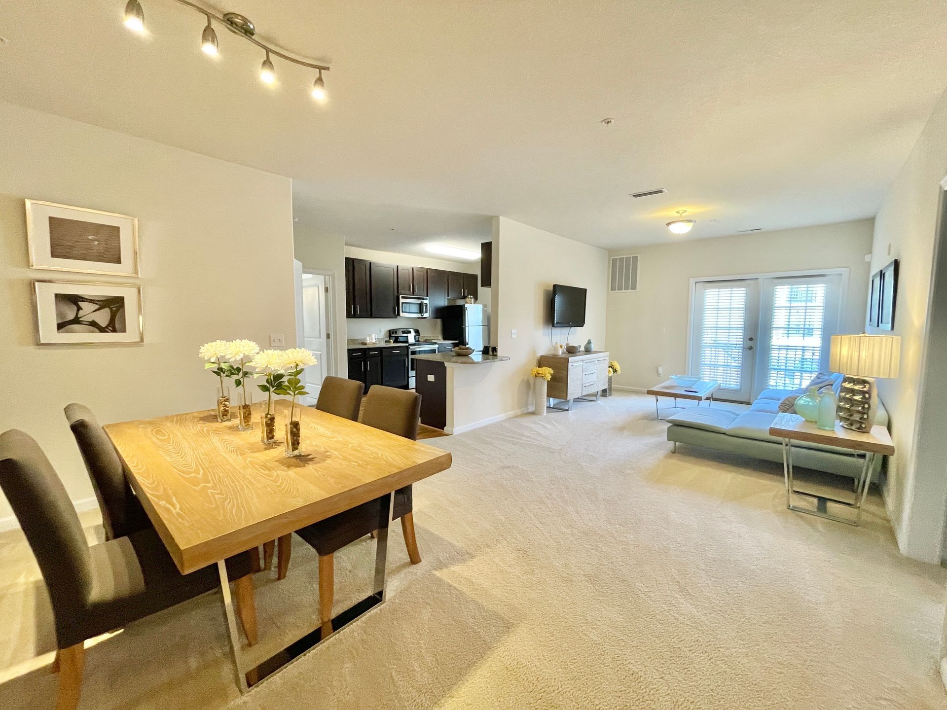 There is a dining table and chairs in the middle of the room.