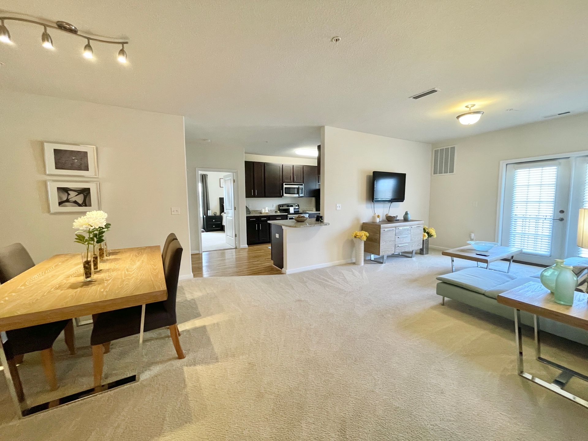 A living room with a table and chairs in it