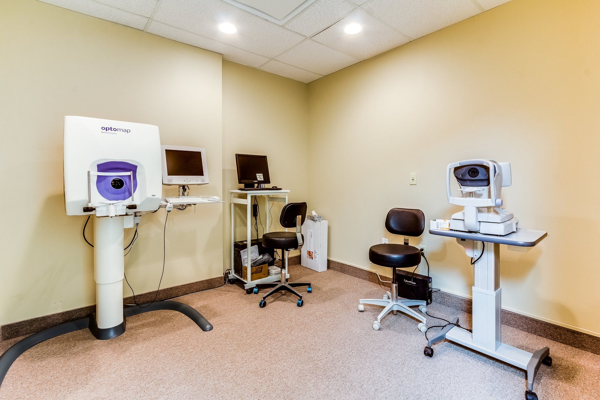A room with a computer and a chair in it.