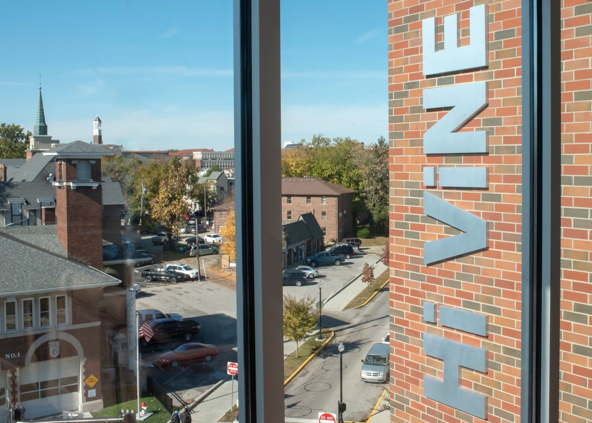 Hi Vine exterior sign