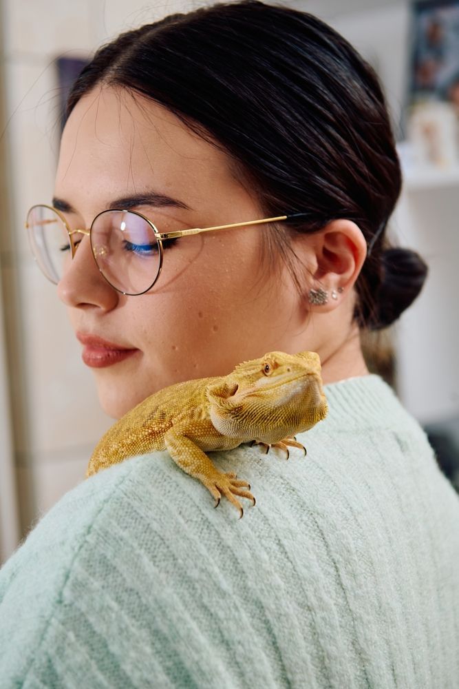 woman with her pet lizard