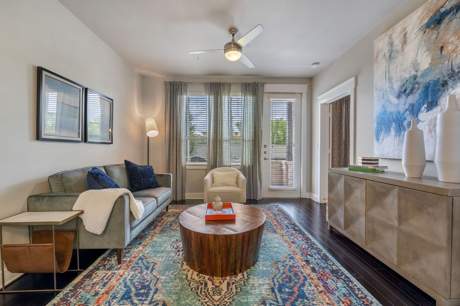 Living room at Marquis Cresta Bella in San Antonio, TX.