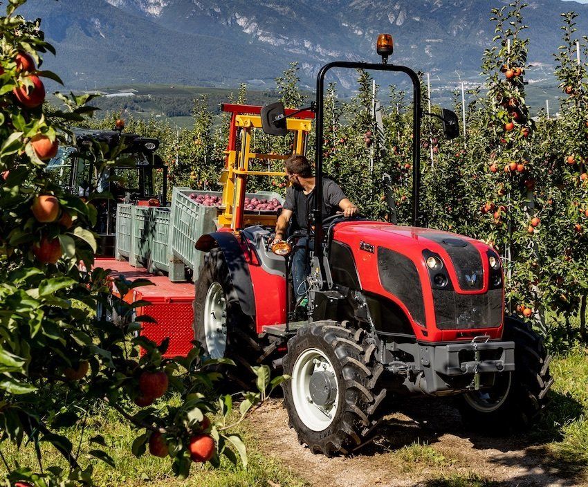 trattori agricoli in esposizione