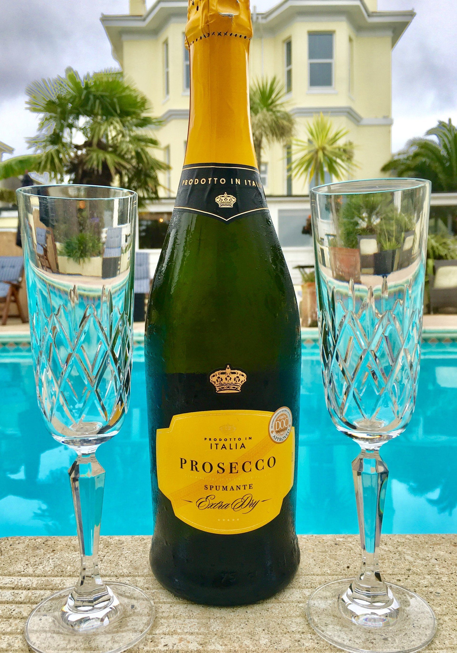 Prosseco and 2 glases