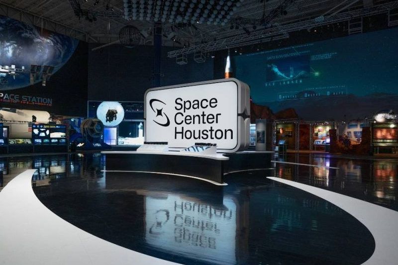 A sign that says space center houston on it.