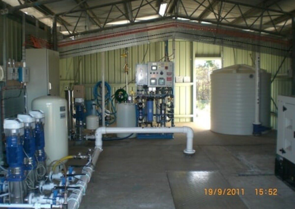 Water Tanks And Pump System In Shed - Water Pump Station in Bundaberg, QLD