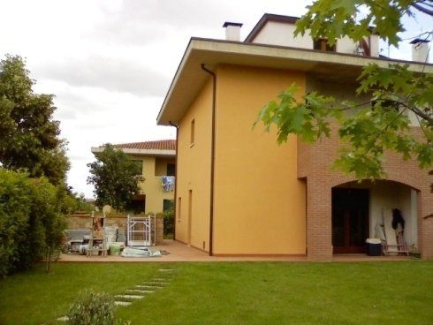 esterno casa tinteggiato