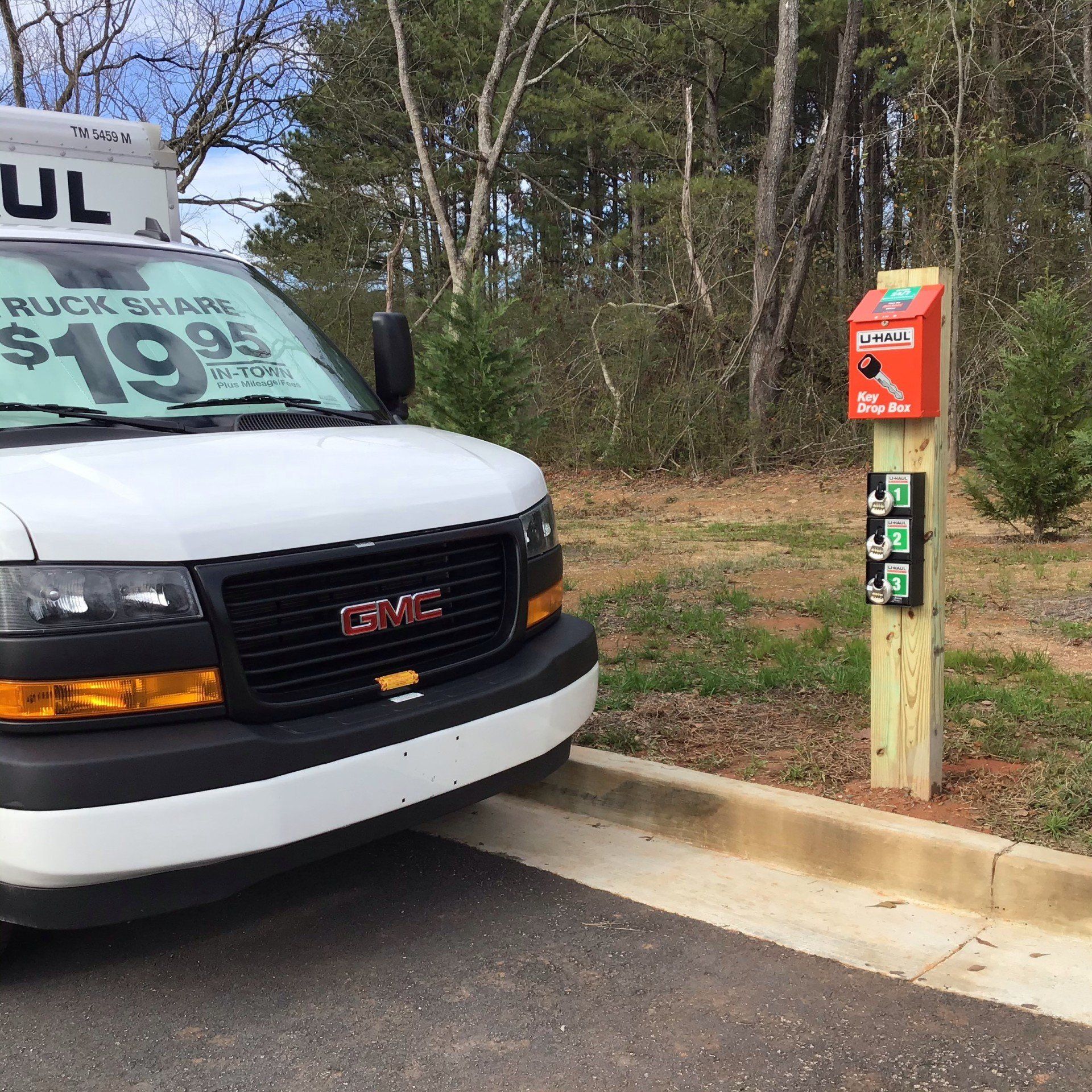 U Haul Rental Van - yaa3qo2