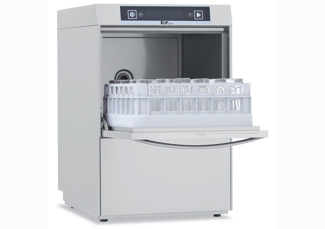 Una lavastoviglie in acciaio inox con lo sportello aperto e piena di bicchieri.