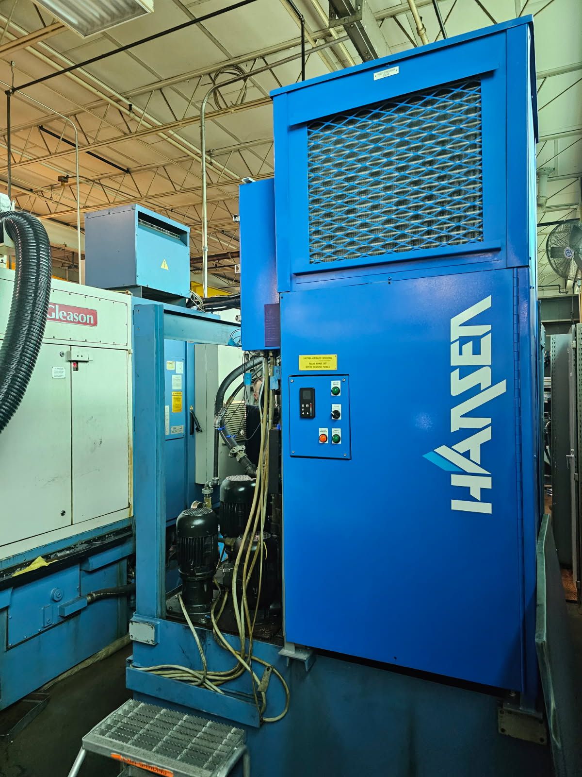 A blue machine with the word hansen on it