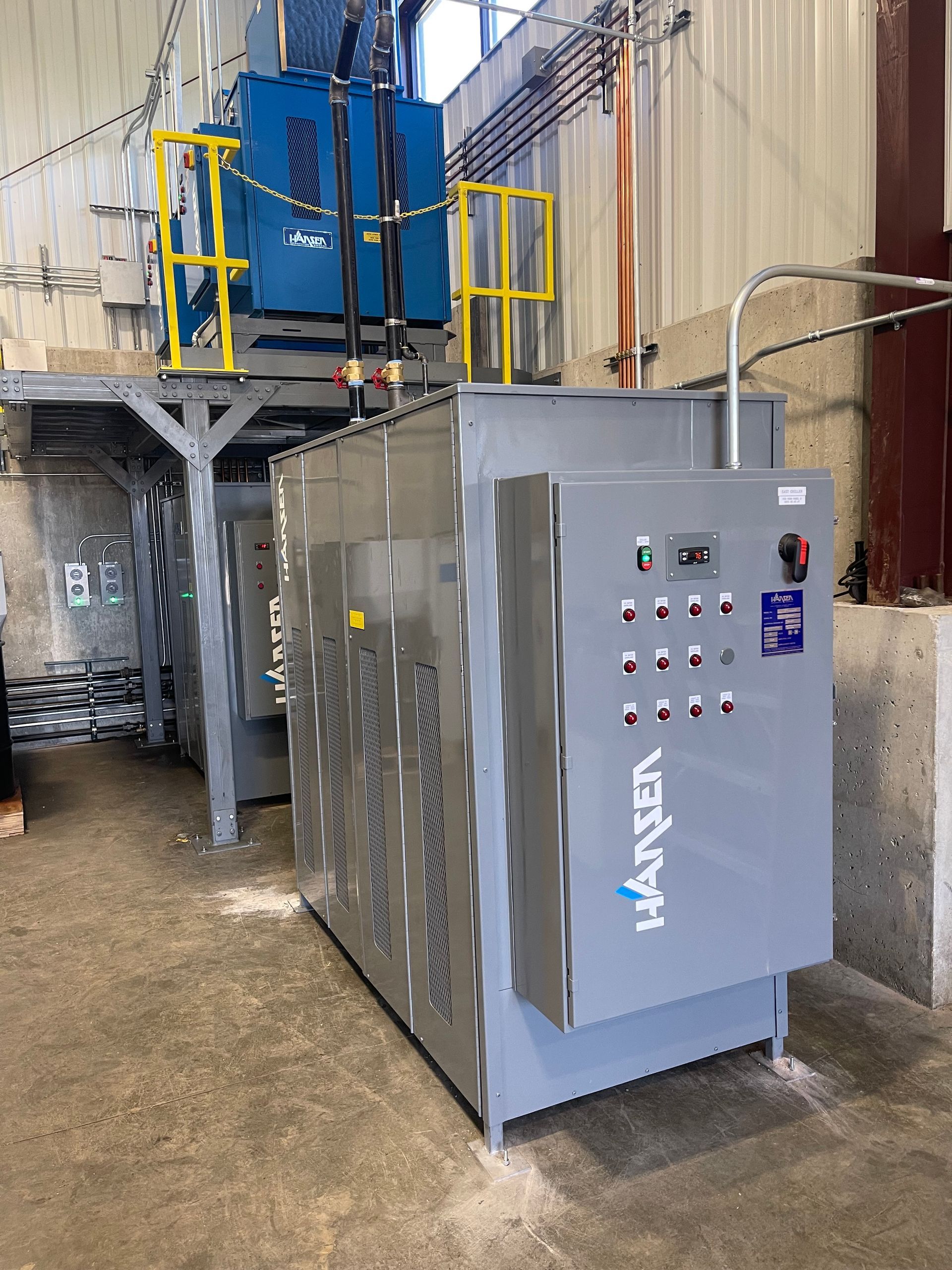 A large hansen machine is sitting in a warehouse.