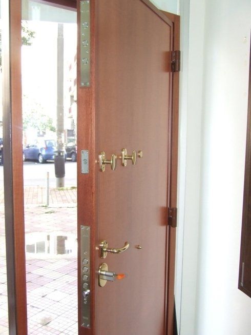 porta blindata esposta