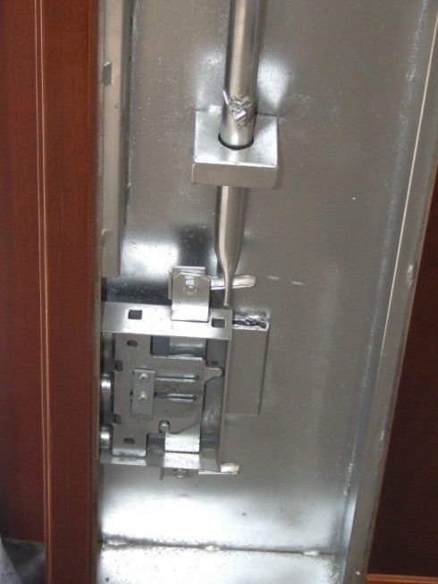 dettaglio serratura porta blindata