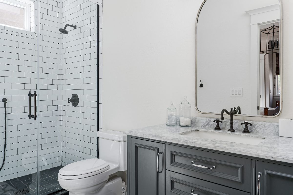 Beautiful remodeled batroom