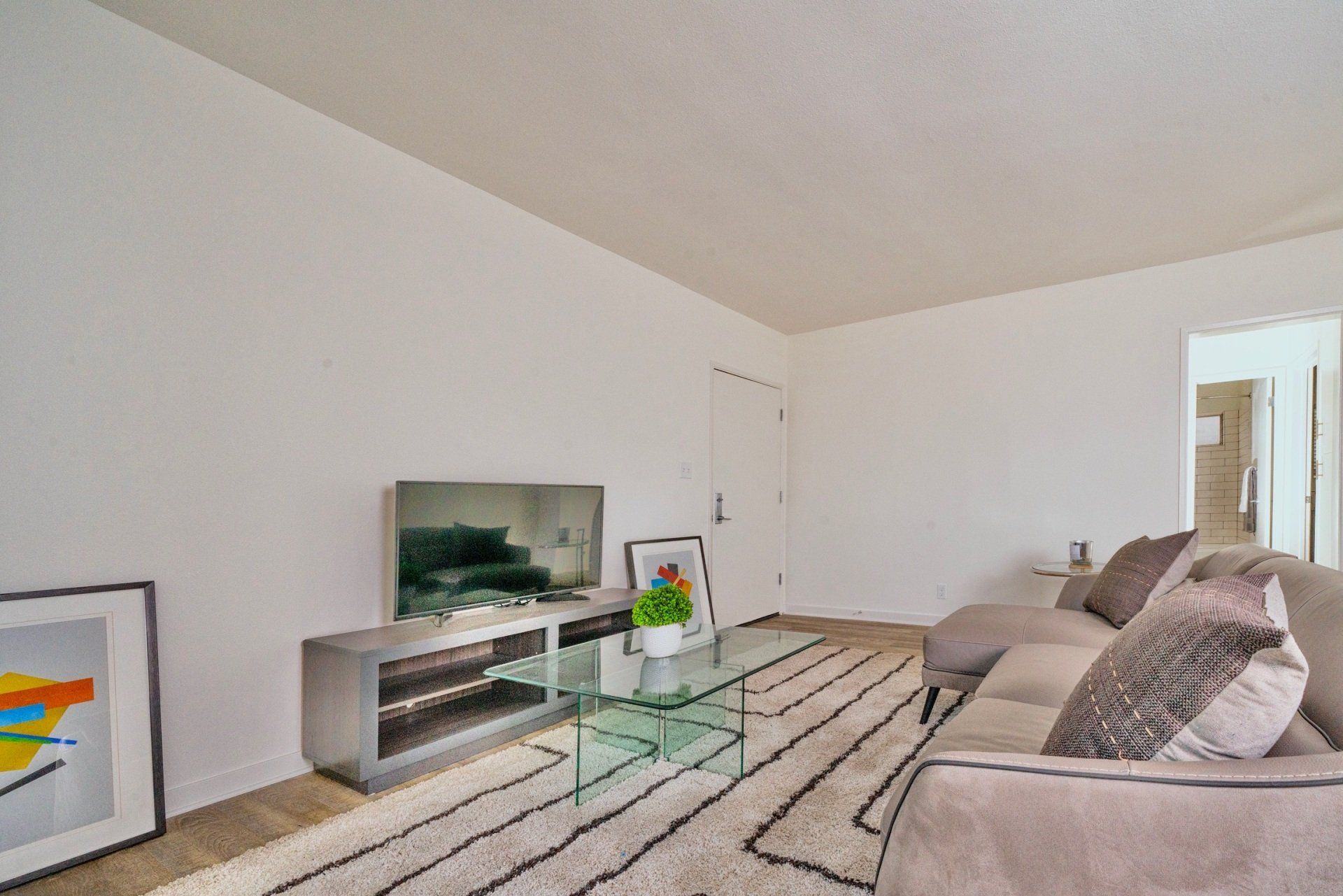 570 Los Robles Property Image