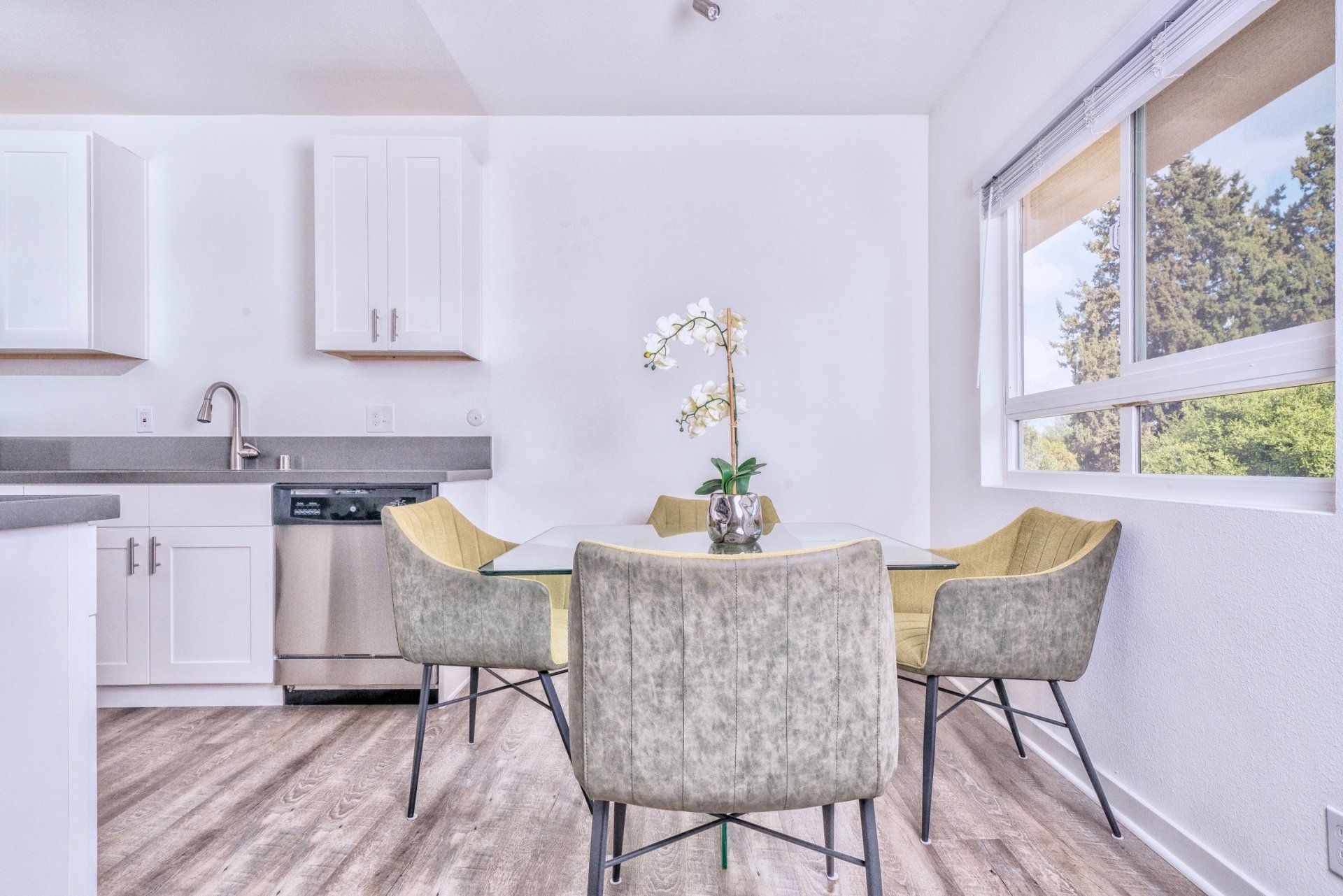 570 Los Robles Property Image