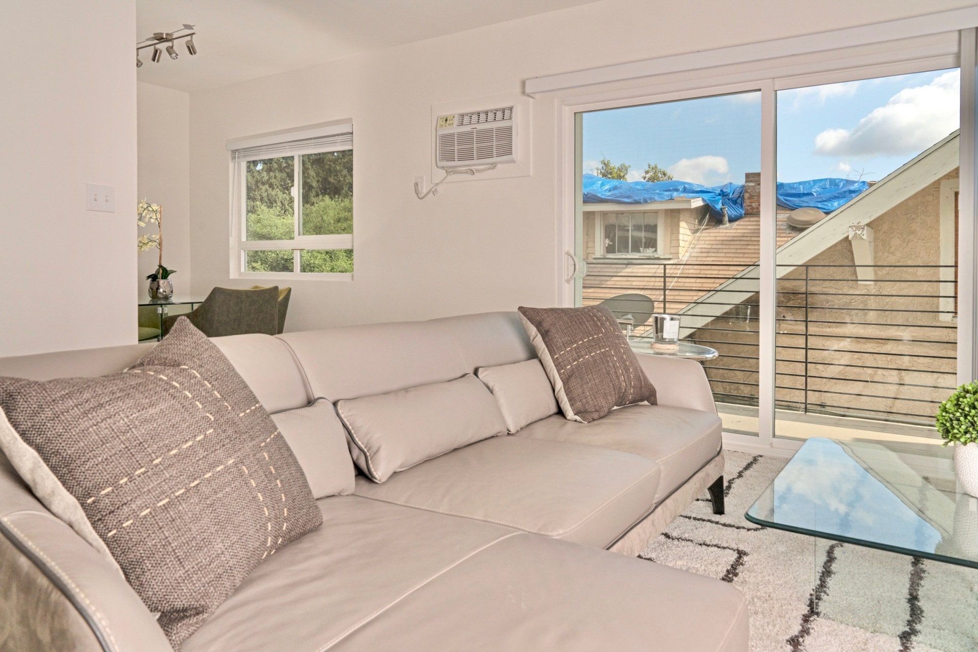 570 Los Robles Property Image