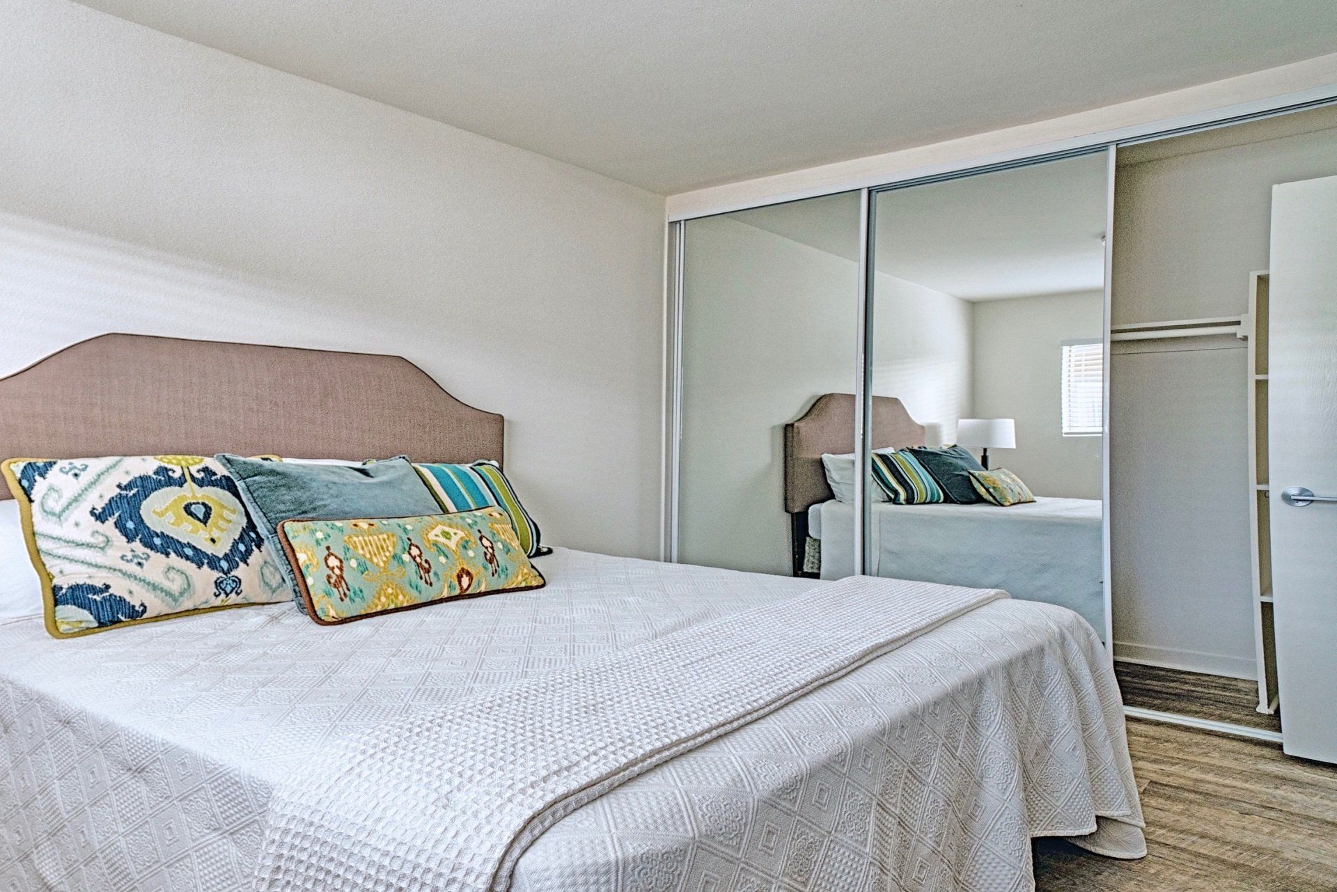 570 Los Robles Property Image