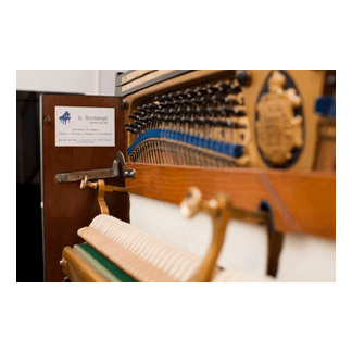 pianoforte di profilo